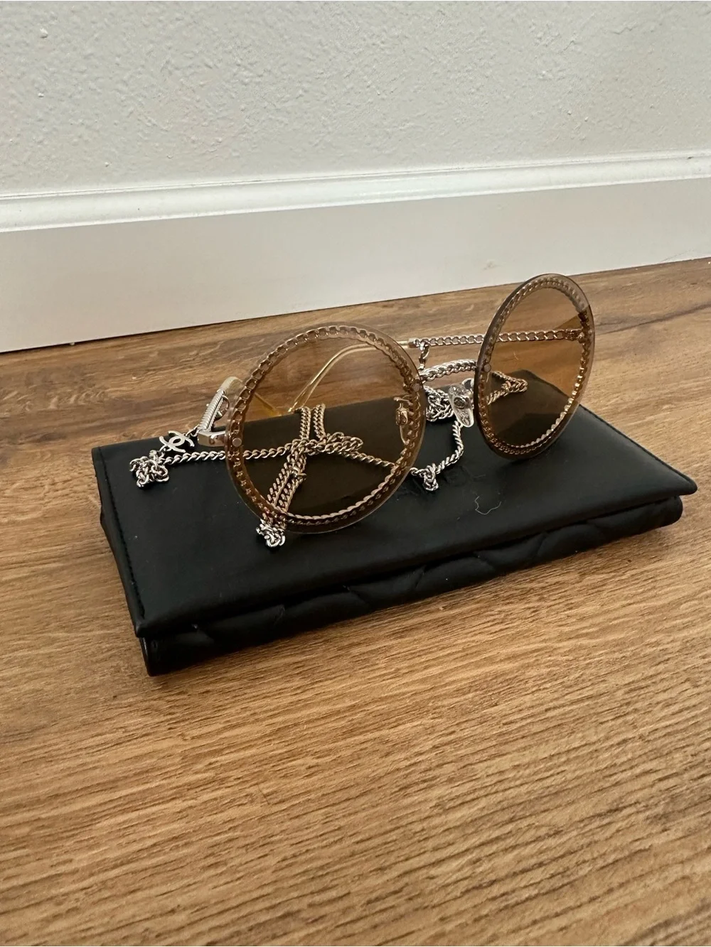 CHANEL Round Silver Chain Trim Sunglasses with Removable Chain Interlocking CC